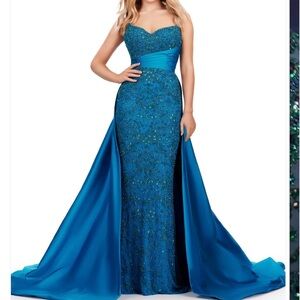 Ashley Lauren pageant prom dress size 6 blue